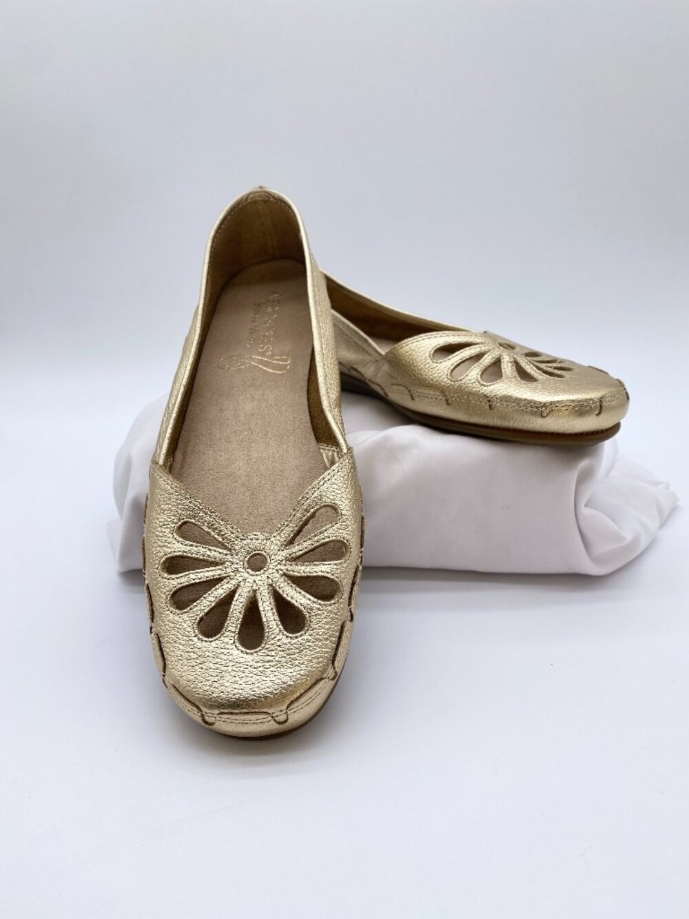 AEROSOLES Sol City Gold Metallic Leather Ballet Flats NWOT Size 9.5M